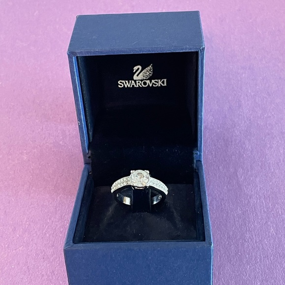 Swarovski Crystal Solitaire Ring - Picture 1 of 7